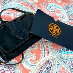 Tory Burch (LOGO PERF CLUTCH)